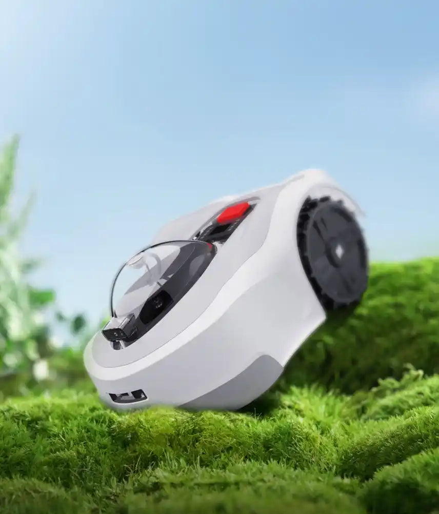 Robot tondeuse sans fil périphérique sur une pente, avec forte adhérence et motricité renforcée pour terrain accidenté